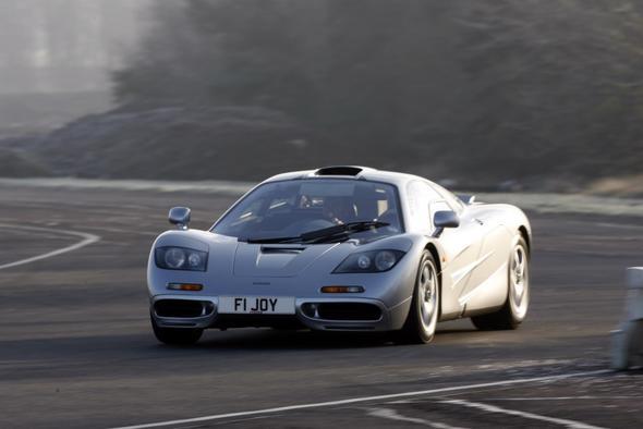 10) MCLAREN F1    388 km/sa