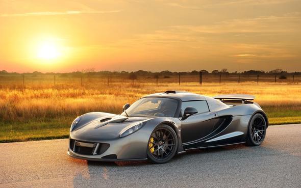 3) HENNESSEY VENOM GT    435 km/sa