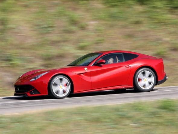 21) FERRARI F12 BERLINETTA    340 km/sa