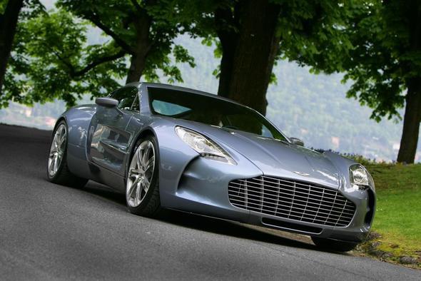 16) ASTON MARTIN ONE-77    354 km/sa