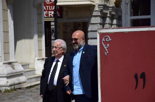 Harun Osmanolu, ziyaret sonras gazetecilere yapt aklamada, film platosunu ilk kez ziyaret ettiini ve Payitaht Abdlhamid dizisini ok beendiini syledi.