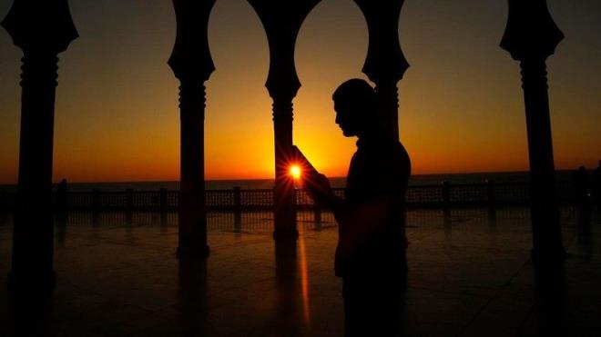 ORU SALIA FAYDALI MI DEL M?   Dr. Mahroof'a gre yant 'Evet' ama bir artla: "Oru tutmak neyi ne zaman yediimize odaklanmamz salad iin sala faydal ama bir aylk dnemi uzatp gn be gn oru tutulmasn nermiyoruz."