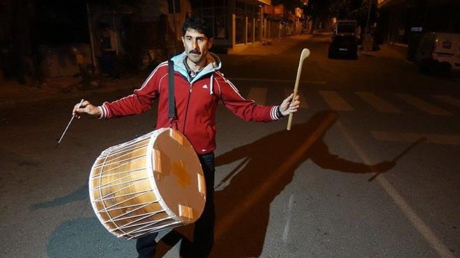 8. GNDEN 15. GNE: VCUT ORUCA ALIIYOR      Bedeniniz artk 3. aamaya geti ve vcut oruca neredeyse tamamen uyum salad.    ngiltere'deki Cambridge niversitesi Hastanesi'nin Anesterzi ve Youn Bakm Danman Dr. Razeen Mahroof, bu aamann vcutta baz olumlu etkileri de olduunu sylyor.