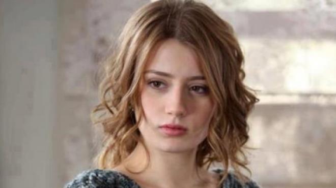 HAP�S CEZASININ ARDINDAN D�Z�S� DE F�NAL YAPIYOR  Dizinin ba�rol oyuncusu Gizem Karaca'ya 5 y�ld�r s�ren uyu�turucu davas�nda hapis cezas� verilmesinin hemen ard�ndan bu karar�n al�nmas� manidar olarak bulundu.