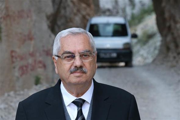 Kemaliye Belediye Ba�kan� Mustafa Haznedar, Ta� Yolu'nun Kemaliyeliler i�in her zaman vadiden ��k�� ve kurtulu� yolu olarak g�r�ld���n� belirtti.