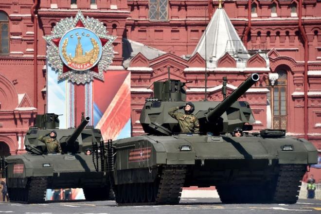 Rusya T-14 Armata 'Super Tank' ile NATO standartlarna ulat. 3 mrettebata ev sahiplii yapan tankn topu tam otomatik zellie sahip.