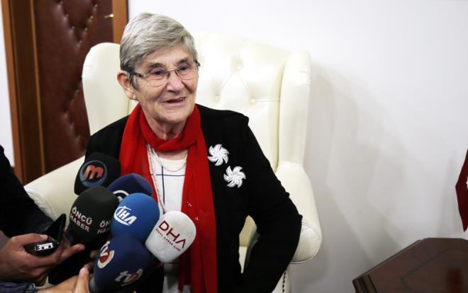 "Ama ay ekersiz olacak, kahve, st iildii zaman ekersiz olacak"