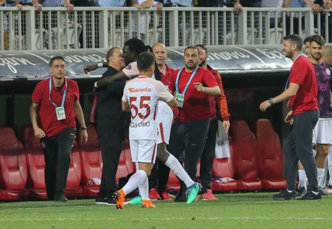 Sar-krmzl ekibin banda 4. dnemine ligin 17. haftasndaki Gztepe karlamasnda balayan ve 9. sezonunu geiren Fatih Terim, Sper Lig'de kariyerinin 7. ampiyonluuna imza atp, toplamda 17. kupasn kaldrd.