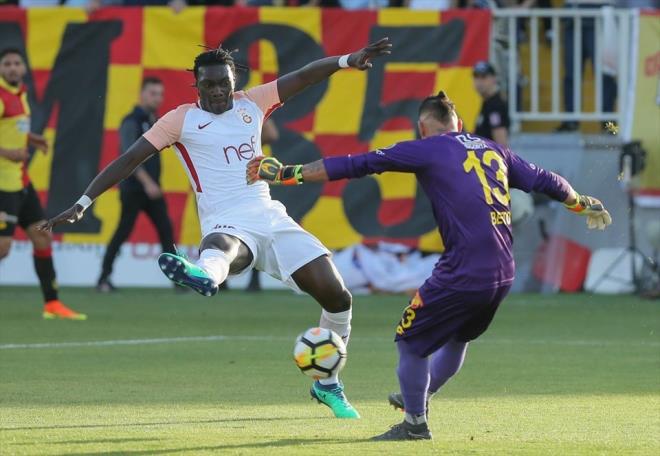 Galatasaray'da ayrca Gomis, Carrasso, Ahmet alk, Serdar Aziz, Nagatomo, Tolga Cierci, Donk, Rodrigues, Feghouli ve Ozan Kabak ilk kez bir lkenin en yksek liginde kupay kazanma mutluluuna ulat.