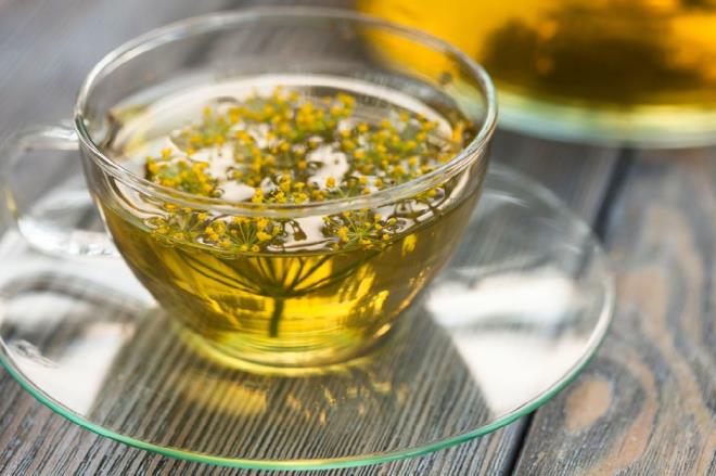 ikinlii iyi gelen bir baka iecek de rezene aydr. Bir bardak scak suyun iine atlan rezenenin demlenmesiyle yaplan rezene ay, yediklerinizi hzlca sindirmenize yardmc olacaktr.