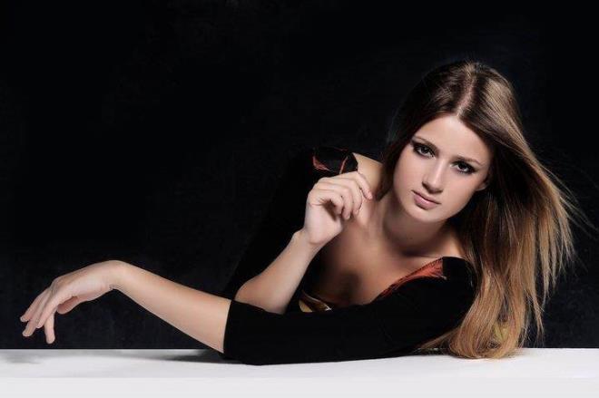 Gzel oyuncu Gizem Karaca, &#8220;uyuturucu madde ticareti yapmak&#8221; suundan 4 yl 2 ay hapis cezasna arptrlmt... nllerin evinden kan deliller ve telefon konumalar, cezann en byk dayana oldu. Gizem Karac'nn evinden kan ey ise aknlk yaratt...