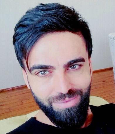 SOSYAL MEDYAYI AKTF KULLANIYOR    skdar Musiki Cemiyetinde mzik ve an dersi alan Mustafa zylmaz, eitim hayatn zel bir niversitenin lahiyat Fakltesi'nde Kurankerim alannda yksek lisans yaparak tamamlad. Sosyal medyay aktif olarak kullanan zylmaz'n programla birlikte kullanc says da katland.