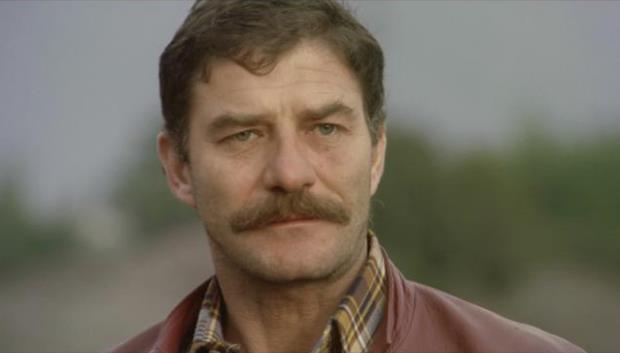 Ahmet Mekin'in yapmlarda en ok ikayeti olduu konu, diyalog olmadan yaplan "bo bakmalar."