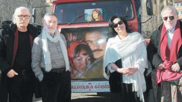 lk filmini 1957'de eken ve bugne kadar yaklak 200 filmde oynayan Ahmet Mekin, Yeilam'da kstl imkanlarla altklarn anlatt. Bugn teknik ve imkanlarn ok gelitiini ve deitiini belirten Mekin, yle konutu: