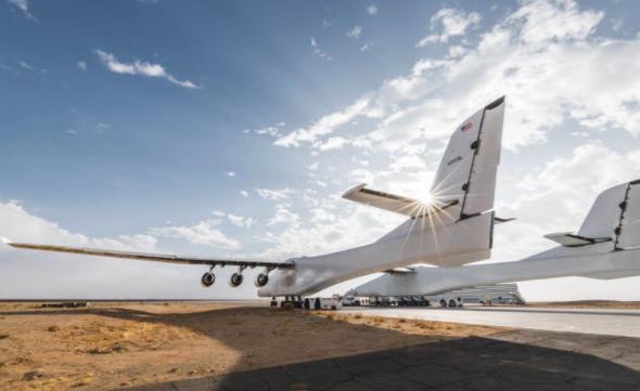 Gelelim dnyann en byk uana... Kanat genilii tam 117 metre olan Stratolaunch isimli bu dev uak resmen uua geiyor!