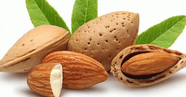 Fosfor: Fosfor ve kalsiyuma kemik salnn devam iin alan ikili sava denilebilir. Bu iki mineral beraber alndnda sindirim sistemimizden emilmesi daha iyi oluyor. Ancak yaplan almalar; bol miktarda kafein almann kalsiyum ve fosforun barsaklardan emilmesini azalttn ortaya koyuyor. O nedenle ar kahve tketiminden kanlmal.<br>  Fosfor kaynaklar: Koyu yeil yaprakl taze sebzeler, baklagiller ve badem gibi kuruyemilerde bol miktarda kalsiyum ve fosfor bulunuyor. Dengeli beslenme ile vcudumuz iin gerekli gnlk fosfor miktarn genellikle gdalardan aldmzdan ek bir takviye gerekmiyor.