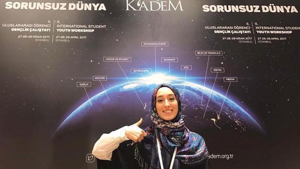 EN ANSLI ADAY... AK Parti listesindeki gen adaylardan sadece Merkez Karar ve Ynetim Kurulu&#8217;nun (MKYK) da en gen yesi olan Rmeysa Kadak, seilebilecek yerden aday gsterildi. 22 yandaki Rmeysa Kadak, stanbul 3&#8217;nc blge 10&#8217;uncu sradan listeye girdi. Kadak, Marmara niversitesi ngilizce retmenlii&#8217;nde okuyor.