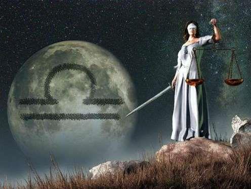 9-TERAZ Teraziler genellikle ok sakin ve sabrl insanlardr. Bu onlar byk dinleyiciler yapar ve tavsiye istemek iin iyi olur. Onlar ok sadk ve aileleri, arkadalar iin kol kanat gererler. Sakin olsalar da, birisi onlara veya yaknlarna kt muamele ederken fkelerini kaybedebilirler. Ve bu sonlanamayabilir. Olmas muhtemel olmasa da, Terazi fkeli olduunda ldrebilir.