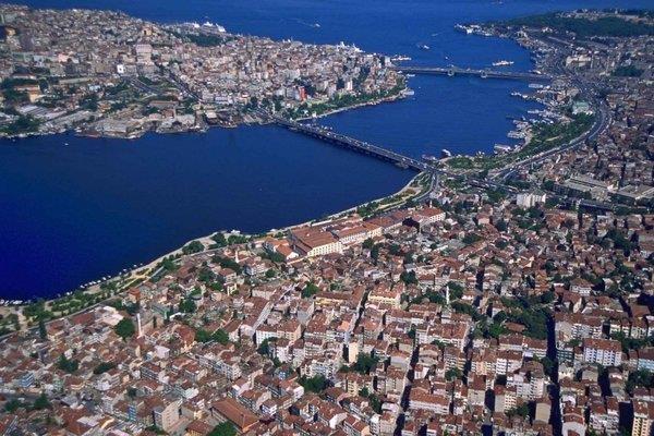 KADEMEL DEME    evre ve ehircilik Bakanl Altyap ve Kentsel Dnm Hizmetleri Genel Mdr Vedad Grgen, vatandan deyecei bedelin yap tipine gre kademelendirildiini syledi. Grgen bar iin yaplacak demeyi yle anlatt:    * zerinde altmz taslaa gre emlak vergi deeri ve bakanln belirledii bedel toplanp onun yzde 3' alnacak.