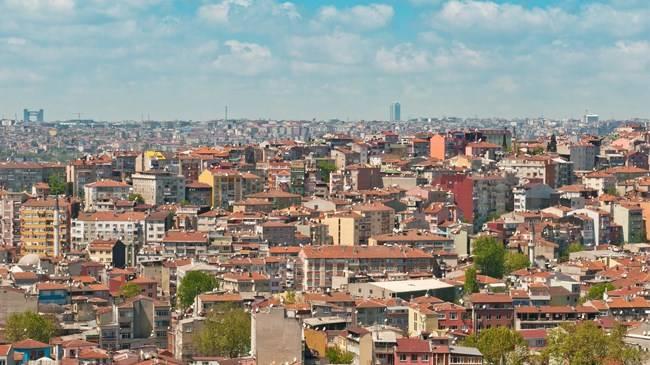 * Fiyatlamada 7 kata kadar olan yapda metrekare bedelini 1000 lira, 8 kat ve zerindeki evler iin de 1600 lira kabul ediyoruz.    * Eer karmzda bir alveri merkezi ve otel varsa o zaman metrekaresi 2 bin liradan hesaplanacak. Buna emlak vergi deeri de eklendikten sonra konut iin yzde 3, ticari birim iin yzde 5 alnacak.