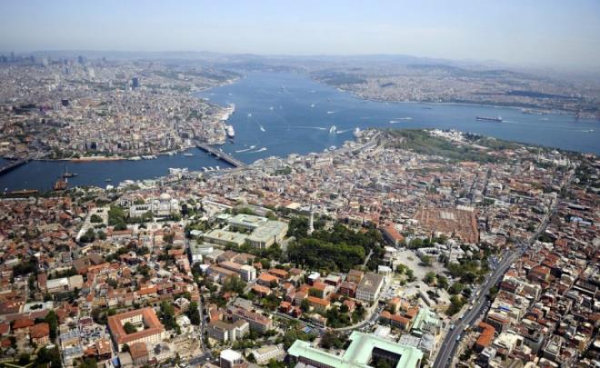 13 milyon konutun imar ve ruhsat sorununu zecek imar barnda gzler evre ve ehircilik Bakanl'nda. Mlkiyet ve imar sorunu olan, imar almadan yaplan yaplar veya daha sonra eklentiler yaplm yaplar iin getirilen bar, TBMM Genel Kurulu'nda grlerek yasalat. imdi bakanlk usul ve esaslar iin ynetmelik hazrlyor. 24 Haziran seimleri ncesine yetimesi hedeflenen ynetmelikte ilk adm 'kayt formu' oldu. Bu formu dolduran vatanda ilk adm atacak.