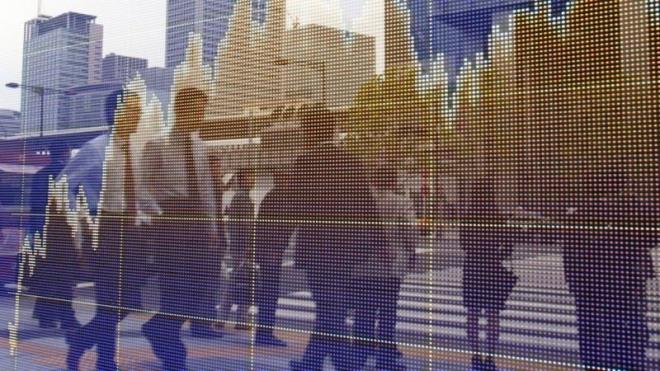 3- Srtnz dik, bacaklar bitiik ve kollarnz omuz seviyesinde ve nde yere oturun. Bacaklarnzn yannda, parmak ularnzn hemen altndaki noktay iaretleyin ve sonra bacaklarnz dz tutarak ileri doru yavaa ilerleyin. Parmaklarnzn ulat yeri iaretleyin ve iki iaret arasndaki mesafeyi santimetre olarak ln.