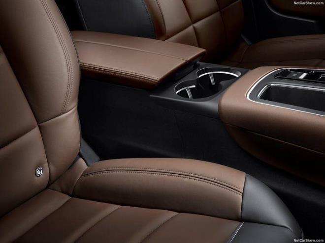 Citroen'den yaplan aklamaya gre, markann amiral gemisi grevini stlenecek olan yeni nesil SUV C5 Aircross, sunulan 30 farkl gvde kombinasyonu sayesinde tketicilere geni kiiselletirme imkan sunuyor.