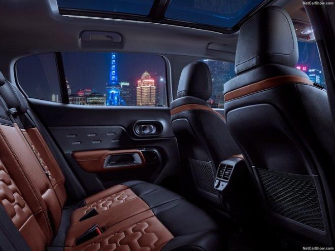 Yeni Progressive Hydraulic Cushions (Kademeli Hidrolik Destekli) sspansiyon sistemi ve Advanced Comfort koltuklarla donatlan C5 Aircross konforlu bir yolculuk deneyimi sunuyor.