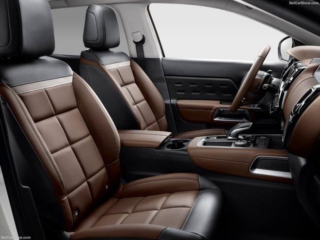 C5 Aircross, yksek performansl, Euro 6.2 standartlarn karlayan benzinli ve dizel motor seenekleri ve yakt avantaj salayan daha hafif 8 vitesli EAT8 tam otomatik anzman ile geliyor.