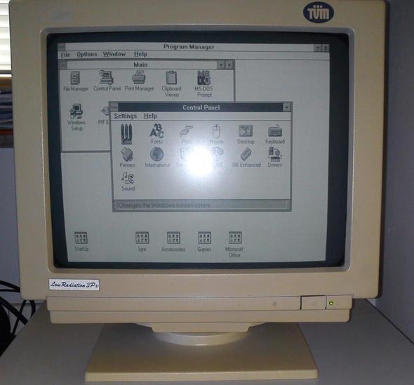 Tpl monitr  <br>  Ancak LCD monitrlerin kmasyla birlikte bugn iin kullanm alan bir hayli darald.