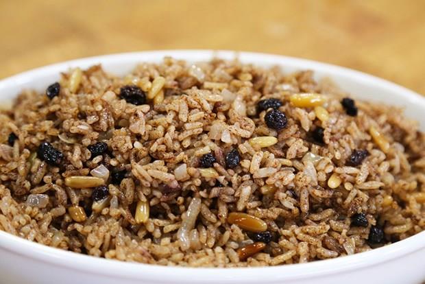  Pilav | stanbul<p>  Bol baharatl, ku zml, fstkl pilav; cier ile talanyor.