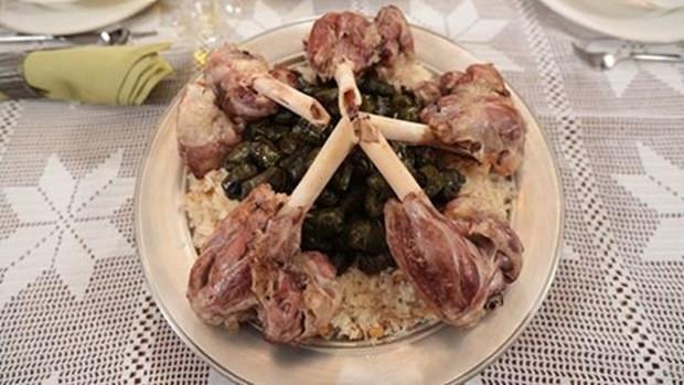 Pehli | Tokat<p>      Kuzunun suyu ile pien pilavla servis edilen pehli, g versin diye pehlivanlara zel olarak hazrlanrm