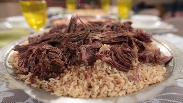 skilip Dolmas | orum<p>    Ca dolmas ya da skilip dolmas. Hangi isimle sylerseniz syleyin ama ak eltik pirinci ve kuzu eti ile piirilen bu olaanst lezzeti orum skilip'te mutlaka deneyin