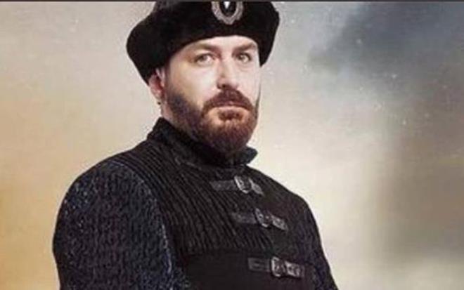 GONCA VUSLATER: Arda ziri... Allah rahmet eylesin. Ailesine, yaknlarna ve sevenlerine sabr diliyorum.