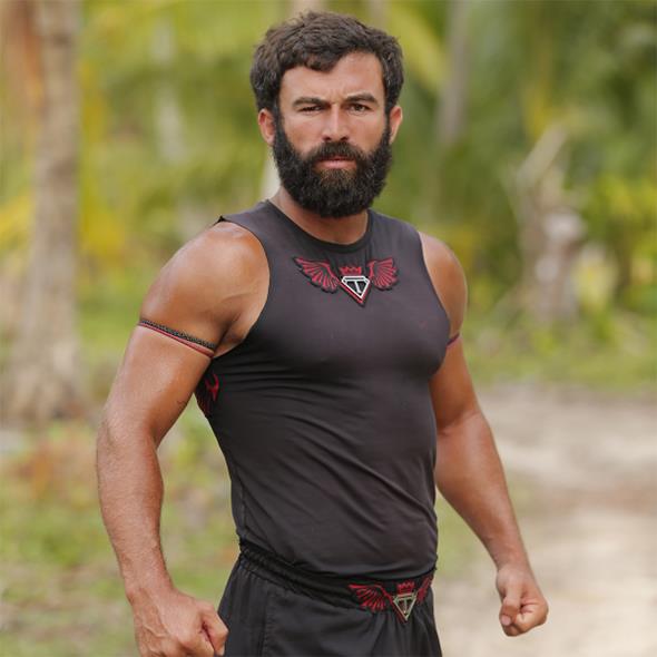 Survivor 2018 eleme aday Turabi amkran kimdir? 1987 ylnda Mersin'de dodu. Aslen Kahramanmaral. Hiphop Street Dans haricinde Break Dans ve birok farkl dans yapt. Meslek olarak da terzilik yapyordu. Mersin Toroslar Lisesi ve Gazi Lisesi&#8217;nde okuyup mezun olamaynca Survivor All Star&#8217;dan sonra dardan okuyup liseyi bitirmitir. Turabi amkran, Mersin&#8217;de amatr ekilde tekvando, boks ve Muay Thai ile urat. Daha sonra profesyonel olarak Muay Thai'yi yerinde renme istei ile Tayland&#8217;a gitti. Burada yerinde eitim ile teknik ve fiziini gelitirerek dvye dnt. Ayn zaman da MMA (kafes dv) malarnda da birok lkede msabakalara katld. Turabi amkran, 2008 ylnda 4. sezon 'Benimle Dans Eder misin?' dans yarmasna katld. 2013 ylnda Acun Ilcal&#8217;nn hazrlad ve jri yeliinde Acun Ilcal, Hlya Avar ve Eser Yenenler&#8217;in olduu 'Yetenek Sizsiniz Trkiye' adl yarmaya katld. 2014 Survivor yarmasnn birincisi oldu. Ardnda Survivor All Star&#8217;a katlan amkran, yine birincilik koltuunda yer ald.