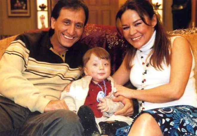 ARKA SOKAKLAR'DAN AYRILACAK MI?: zgr Ozan bilindii zere Arka Sokaklar dizisinde "Hsn oban" karakterine hayat veriyor. Fakat son blmde Hsn oban'nn ciddi bir hastalk yaad ve hem ailesini hem de mesai arkadalarn hzne boduu grlyor. Herkes Hsn oban'n akbetini merak ederken bu gelime ocuklar Duymasn iddialarn da glendiriyor.