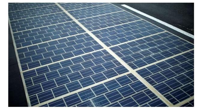 2. in'de geceleri de enerji retebilen gne panelleri icat edildi. in bilindii gibi dnyann yenilenebilir enerji alannda en ok yatrm yapan lkesi. Bu vasfla her geen gn farkl bululara imza atan inli bilim insanlar, geceleri gne olmasa dahi yaan yamur damlalarnn eimli panel yzeyinden hareket etmesi ile enerji retebilen bir icada imza attlar.