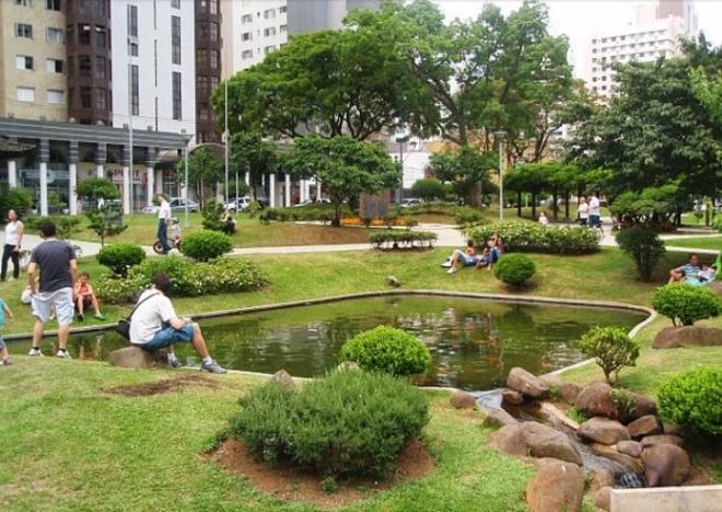 9. Brezilya'da rencilere geri dnm dersi verilerek, atk seviyesi sfra indirildi.<br>  Brezilya'nn en yeil kenti olarak adlandrlan Curutiba ehrinde okullarda geri dnm dersleri veriliyor. Bu sayede bir ehir kltr olarak geri dnm benimseyen Curutiba sakinleri, ehirlerindeki atk seviyesini neredeyse sfra drd.