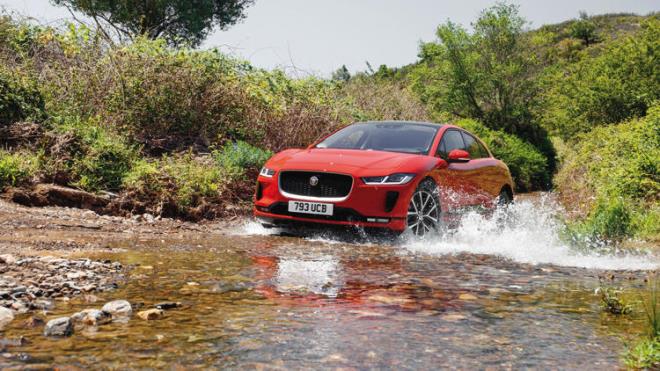 KRESEL otomotiv endstrisi son 10 yldr yeni bir eiin ucunda. 100 yl akn sredir kullanlan fosil yaktlar, yani benzin ve dizelle alan otomobiller yerini tamamen elektrikle giden aralara brakmaya hazrlanyor. Bir ok otomobil devi 7 yl iinde tm modellerinin elektrikli olacan aklarken, imdiden bir ok marka bu snftaki otomobillerini piyasaya sunmaya balad.