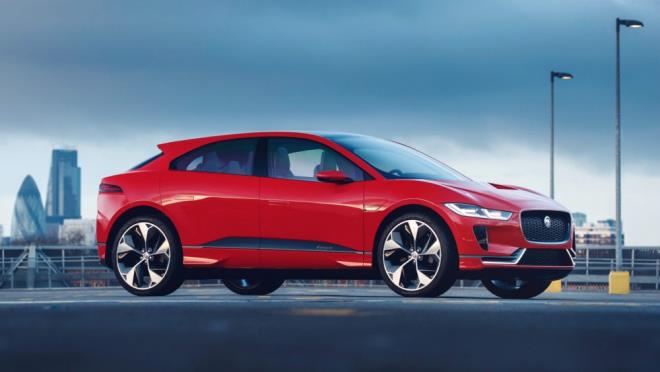 Pistte ise ara markann en sporcu modeli F-Type&#8217;dan hi de aa kalmadn gsterdi. Pistte 200 kilometrenin zerine ktmz aracn akas yol tutuu arlk dalmndan dolay F-Type&#8217;dan bile iyiydi.  Yani sonu olarak belki sat fiyatlar pil maliyetlerinden dolay u an iin biraz pahal gelebilir (hzla decek) ama elektrikli otomobillerin, g, performans, yol tutuu, 4 eker zellikleri, tketim maliyetleri ve evreci olmasyla mevcut konvansiyonel aralardan ok stn olduuna tam anlamyla ahit olduk