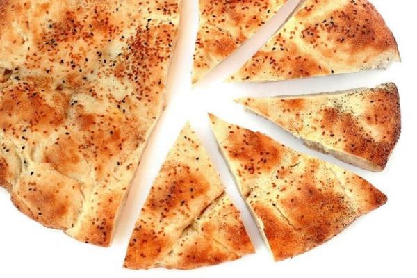 Ramazan pidesi tercih ediliyorsa iftarda yenmelidir. 400 gramlk pidenin, 16 dilim ekmee edeer bir kaloride olduu unutulmamaldr.