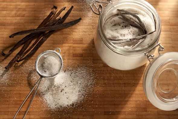 Vanilya  <p>    Kzartma ilemi bittikten sonra bo bir tavann iine bir paket vanilya koyup kavurabilirsiniz. Vanilyann kavrulurken kard ho koku tm evi saracaktr.