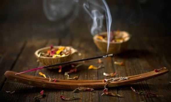 Tts  <p>    Kzartmann kt kokusundan hibir ekilde kurtulamyorsanz kzartma ilemi sonrasnda evinizde tts ya da kokulu mumlar yakabilirsiniz.