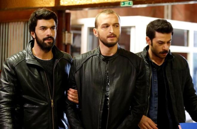 Bykstn ile Akyrek'e oyuncu kadrosunda Saygn Soysal, Erkan Can, Hazal Tresan, Damla Colbay ve Nebahat ehre gibi isimler elik ediyor.