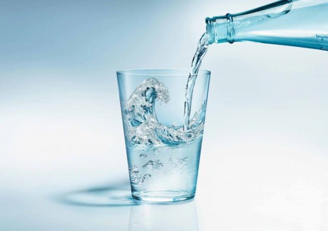 Meyveli maden sular ise sade maden sularndan farkl yapya sahiptir. erisinde tatlandrc, eker ya da benzer katk maddeleri bulunur.