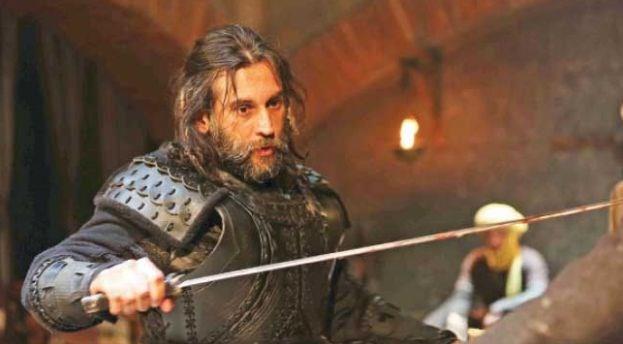 Sezgin Erdemir bir seyircisinin "Dirili Erturul dizisi neden yapld?" sorusunu cevaplad.