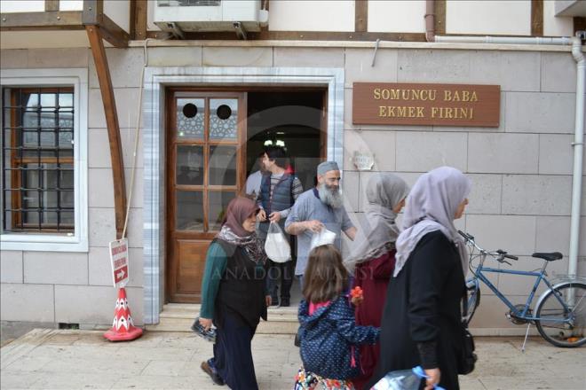 Anadolu'nun manevi mimarlarndan "Somuncu Baba" olarak da bilinen eyh Hamid-i Veli'nin Aksaray'daki klliyesinde, ramazan dolaysyla ziyareti younluu yaanyor.