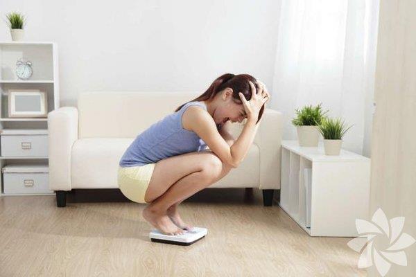 Terslikler iin hazr olmal ve plan yapmalsnz: Hi kimse yol boyunca herhangi bir aksilikle veya engelle karlamadan hedefine ulaamaz. Baz gnler yemei fazla karabilir ya da egzersiz yapmak yerine arkadalarnzla i knda bir eyler imek isteyebilirsiniz. Kendinizi bu tarz durumlar iin hazrlayn ve telafi etmek iin mutlaka abalayn.