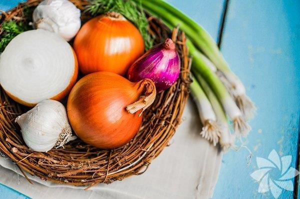 Soan, tarn ve sarmsak<br>    Bu ly kaynatp sanza uygularsanz salarnz gnden gne uzamaya balayacaktr. Soan ve sarmsan antioksidan zellii bilinmektedir. Bu kr ile bakml salara kavumak mmkn.