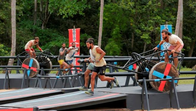 Survivor'da 16. hafta 89. blmde iletiim ve dl oyunlar oynand.    nller kazanrsa sosyal medya zerinden ailelerinden gelen videolar izleyecei, Gnlller kazanrsa arkadalaryla grntl konuaca oyun 10-7 Gnlller'in oldu.